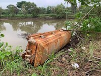 Crecida del río Grijalva arrasa con casas y... hasta con el panteón en Tabasco