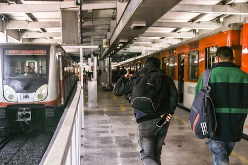 Líneas 2, 7 y B del Metro, ‘increíblemente’ llenas: Usuarios exigen que manden trenes vacíos