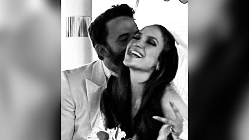 ‘¡Bennifer!’ Jennifer López y Ben Affleck se casan en una boda de 3 días con barbacoa y pollo asado