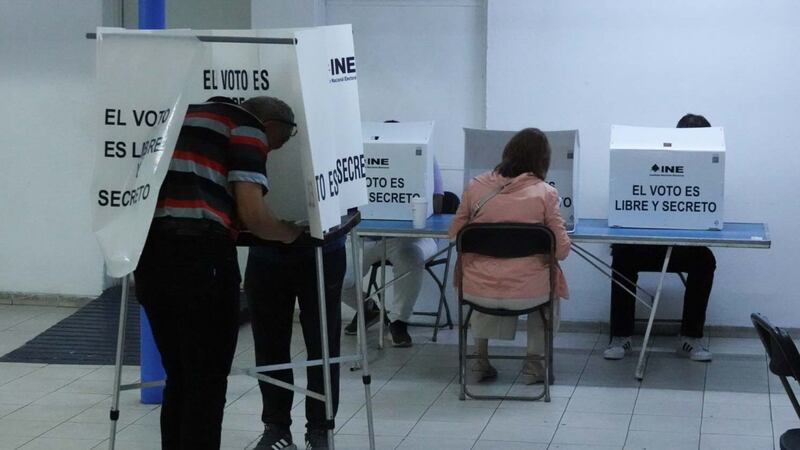 Instituciones, democracia y eficiencia