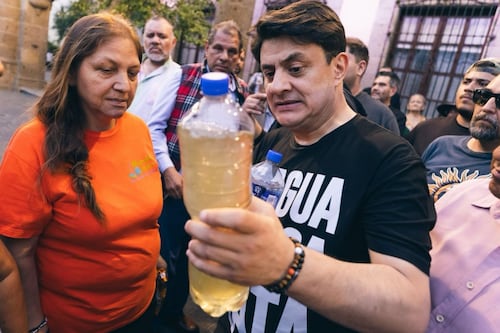 Protestan en Guadalajara por crisis de agua contaminada; piden que se declare una alerta sanitaria