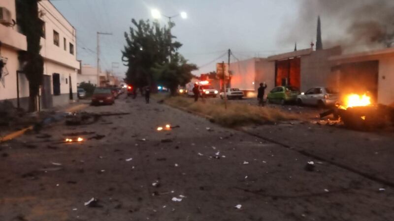 Violencia ‘arde’ en Guanajuato: Explota coche bomba en Acámbaro e incendian patrulla en Jerécuaro