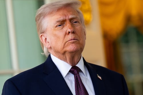 Trump extiende tregua con Irán: Mantiene bloqueo en estrecho de Ormuz mientras alcanzan un acuerdo