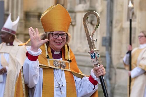 De enfermera oncológica a jefa de la Iglesia: La historia de Sarah Mullally, primera arzobispa de Canterbury