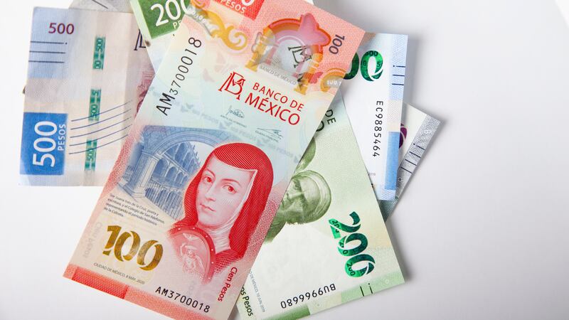 Peso ‘se queda sin calaverita’ frente al dólar: ¿En cuánto cerró el tipo de cambio este 30 de octubre?