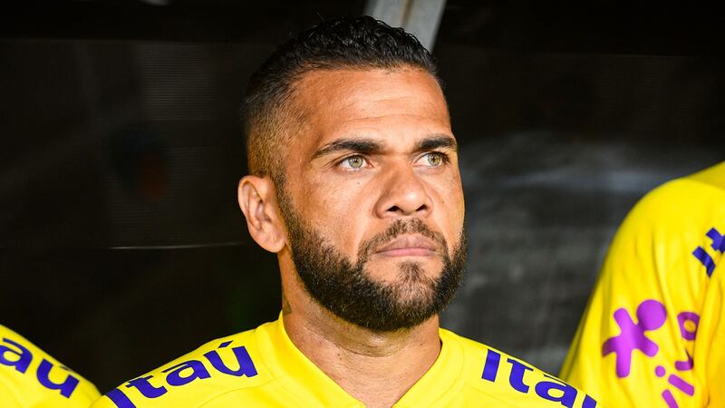 Captan a Dani Alves predicando fe evangelista en un templo tras ser absuelto en caso por abuso sexual