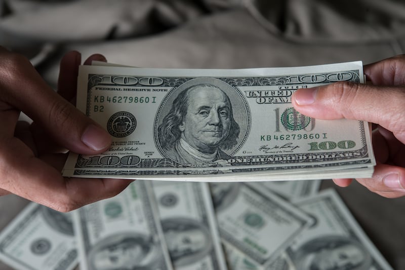Sorry, peso: Dólar tiene su mejor semana desde marzo