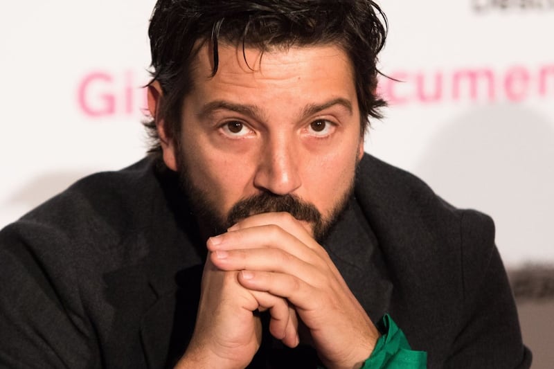 SCJN falla a favor de Diego Luna: Amparan al actor por uso no autorizado de su imagen en anuncio de whisky