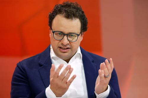 Asuntos financieros en la Inteligencia Artificial, algunas lecciones del debate entre OpenAI y Anthropic