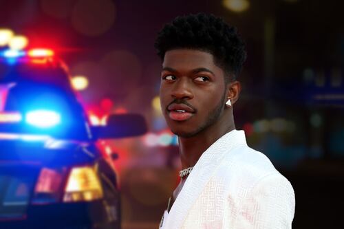 ¿Qué pasó con Lil Nas X? Arrestan y hospitalizan al rapero tras pasear en la calle en ropa interior