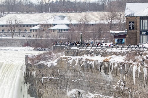 Vórtice polar en Canadá deja postal con las Cataratas del Niágara congeladas (FOTOS)