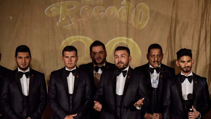 Como en Mazatlán: Banda El Recodo toca en calles de Japón y policías ‘los callan’