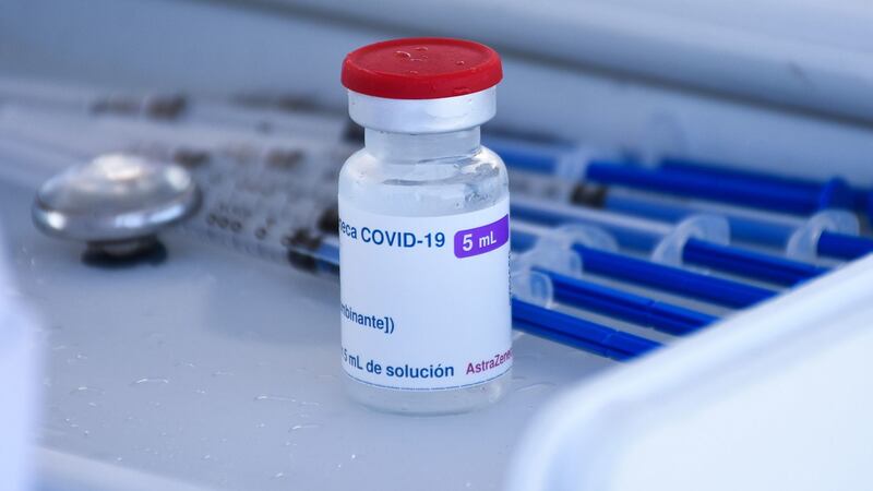 Cofepris libera 3.75 millones de dosis de vacunas de AstraZeneca y CanSino envasadas en México