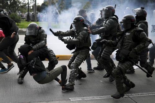 Declaran toque de queda en Bogotá tras protestas