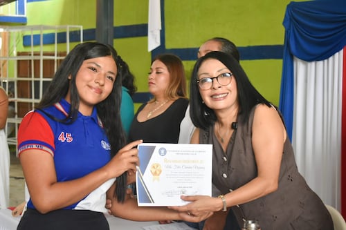 Reciben con la ‘E’ de Esperanza a Esthela Damián en la Sierra Cafetalera de Atoyac de Álvarez