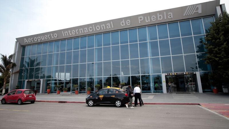Volcán Popocatépetl: Aeropuerto de Puebla reanuda operaciones tras suspender vuelos