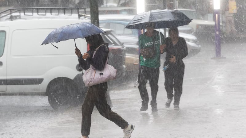 ¿Habrá lluvias aún más fuertes? Vigilan onda tropical en Guerrero que se puede convertir en huracán
