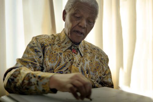 Estos son los dibujos inéditos de Nelson Mandela que puedes ver en WeTransfer