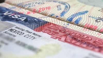 Estos son los dos nuevos requisitos para la renovación de visa de EU