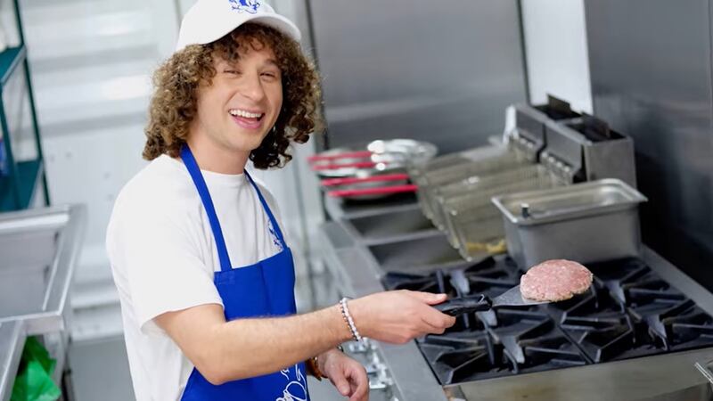 Así son los nuevos puestos de hamburguesas de Luisito Comunica