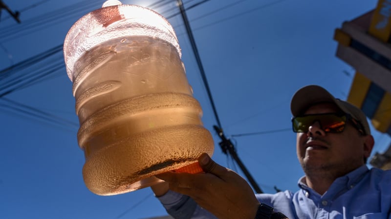 Agua contaminada en Jalisco: Congreso aprueba del 80% de descuento en pago del servicio en zonas afectadas