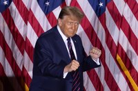 Trump llama a desplegar tropas en frontera de Texas mientras ‘aprovecha’ disputa de Abbott y Biden