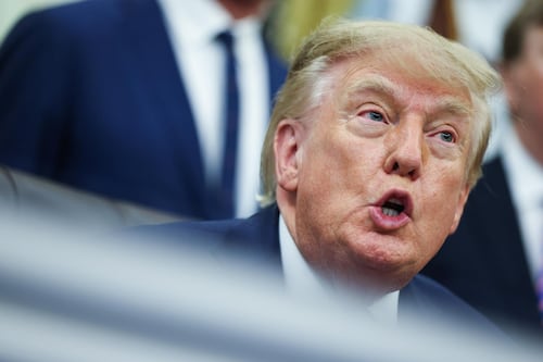 Trump escala su pleito con la prensa: Prohibirá el acceso de CNN, MS NOW y Politico a la Casa Blanca