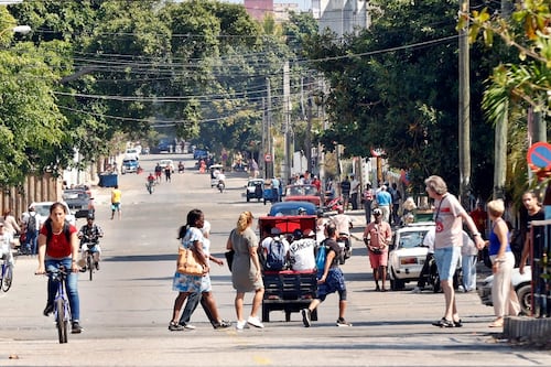 China vende gasolina a Cuba y ‘burla’ a Trump: Cobra el crudo a 3.4 dólares el litro, el doble que México
