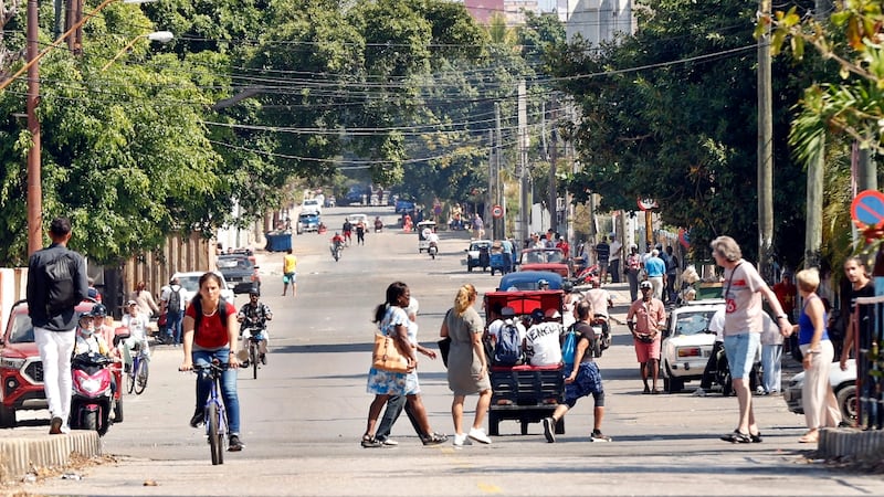 China vende gasolina a Cuba y ‘burla’ a Trump: Cobra el crudo a 3.4 dólares el litro, el doble que México