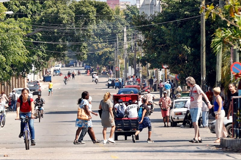 China vende gasolina a Cuba y ‘burla’ a Trump: Cobra el crudo a 3.4 dólares el litro, el doble que México