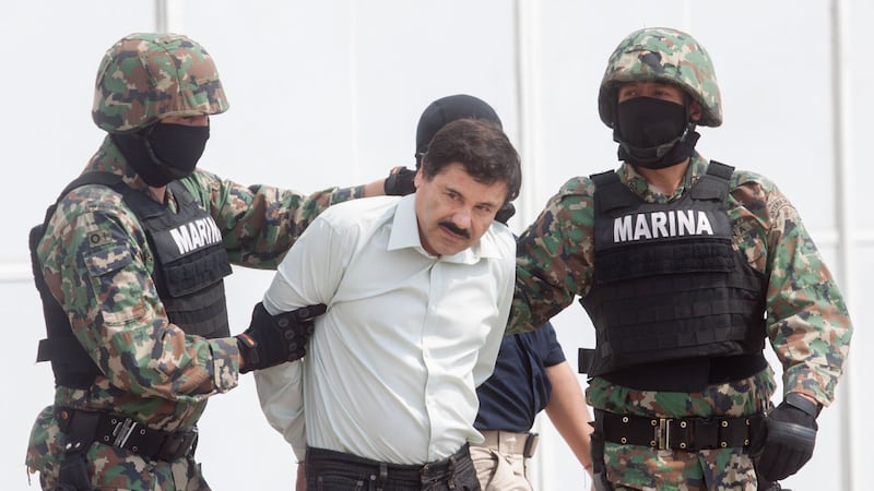 'El Chapo' acusa que EU presionó a jurado que lo condenó