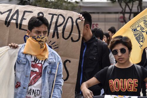 Estudiantes llegan a San Lázaro para entregar pliego petitorio