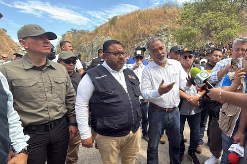 Liberan Autopista del Sol tras horas de negociación con manifestantes