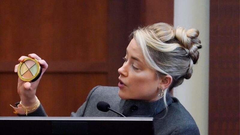 Amber Heard muestra nuevas fotos de su rostro hinchado por supuesto golpe de Depp