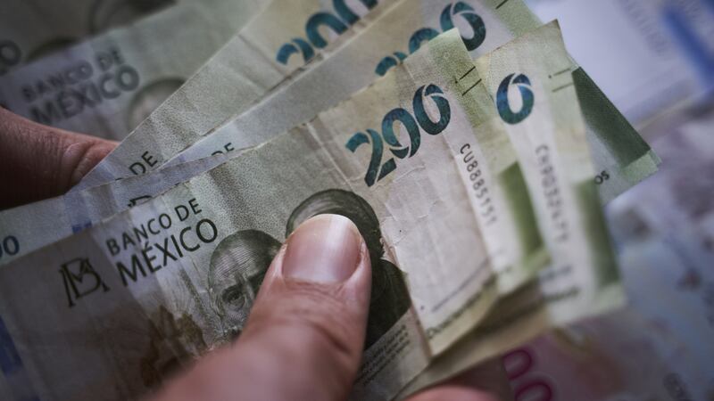 ¿Adiós al ‘superpeso’? Prevén que pierda empuje próximamente, aunque seguirá fuerte contra el dólar