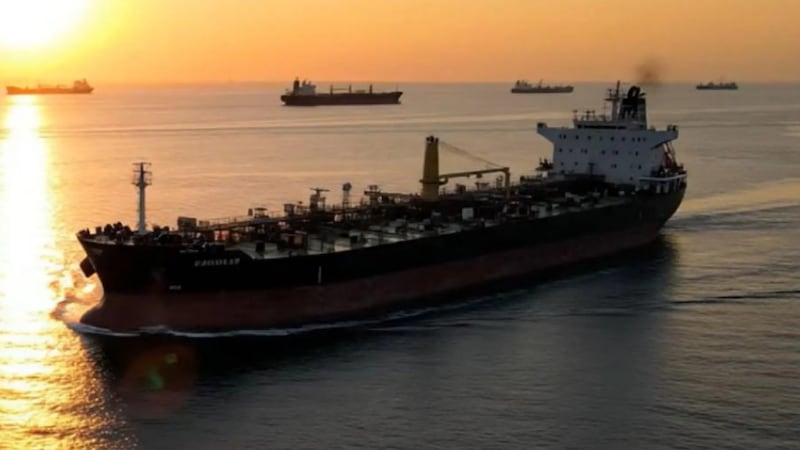 Irán reafirma que estrecho de Ormuz está abierto y alerta a embarcaciones por minas navales