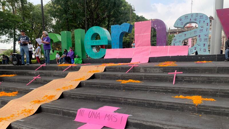 ‘Ellas no tenían necesidad de morir’: Colocan ofrenda para mujeres víctimas de feminicidio en Cuernavaca