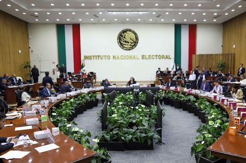 ‘Voy a hacer lo que tenga que hacer’: Multan a PAZ por entregar despensas para convertirse en partido