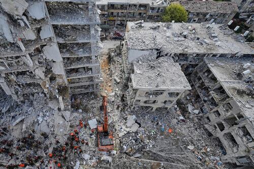 SRE evacúa a grupo de mexicanos que permanecían en Irán; fueron trasladados a Azerbaiyán