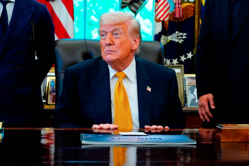 Trump da ultimátum a Europa: Impondrá más aranceles si no aprueban acuerdo comercial antes del 4 de julio