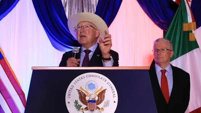 Ken Salazar se compromete a colaborar con Sheinbaum: ‘Veo hacia el futuro con esperanza renovada’