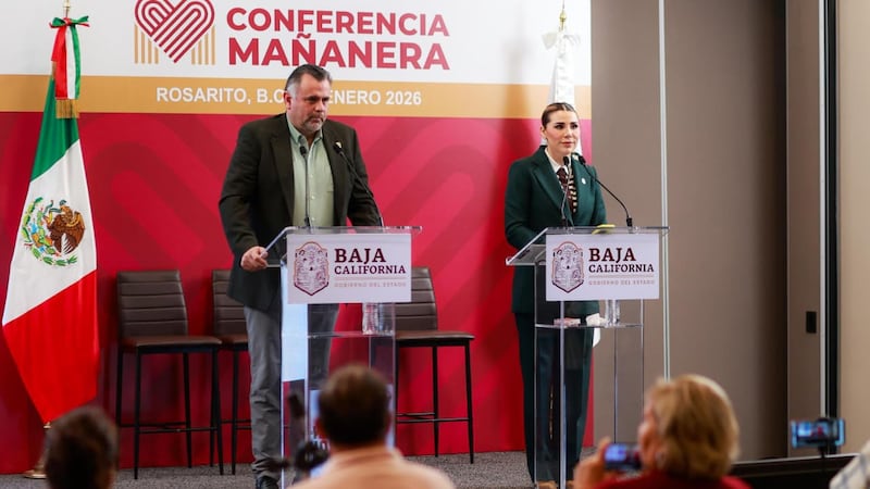 Gobernadora Marina del Pilar oficializa la beca para alumnos en situación vulnerable de la UABC