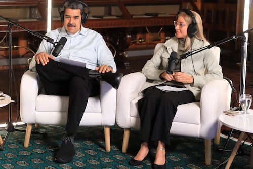 EU relaja sanciones y autoriza a Venezuela pagar a defensa de Nicolás Maduro y Cilia Flores