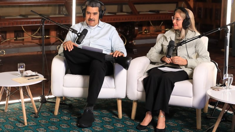 EU relaja sanciones y autoriza a Venezuela pagar a defensa de Nicolás Maduro y Cilia Flores