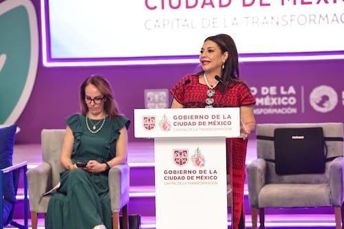 Disminuye aprobación de Brugada a 56% en mayo, según Encuesta EF