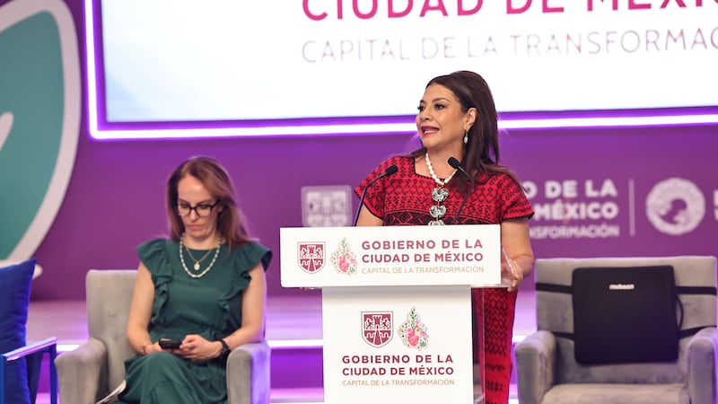Aprobación de Brugada disminuye a 56% en mayo, según Encuesta EF