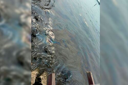 Pemex ofrece compensar con combustible a pescadores afectados por derrame en Paraíso, Tabasco