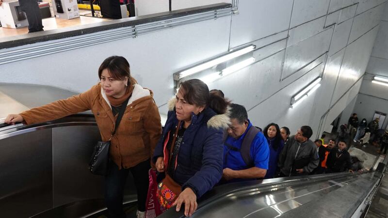 ‘¿Línea 3 no sirve?’: Usuarios del Metro esperan hasta 35 minutos entre estación y estación