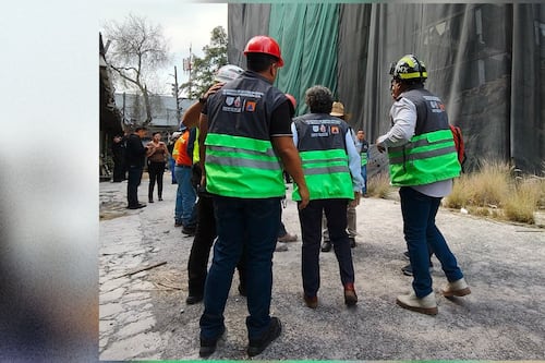 Colapsa edificio en demolición en Calzada San Antonio Abad; hay personas atrapadas