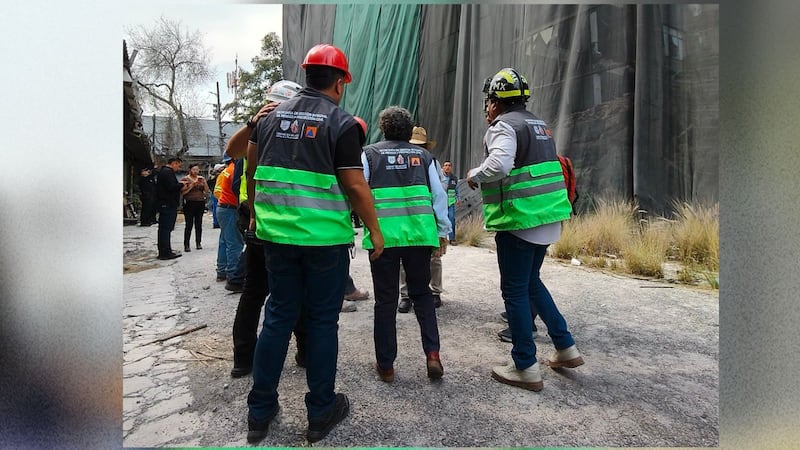 Colapsa edificio en demolición en Calzada San Antonio Abad; hay 4 personas atrapadas